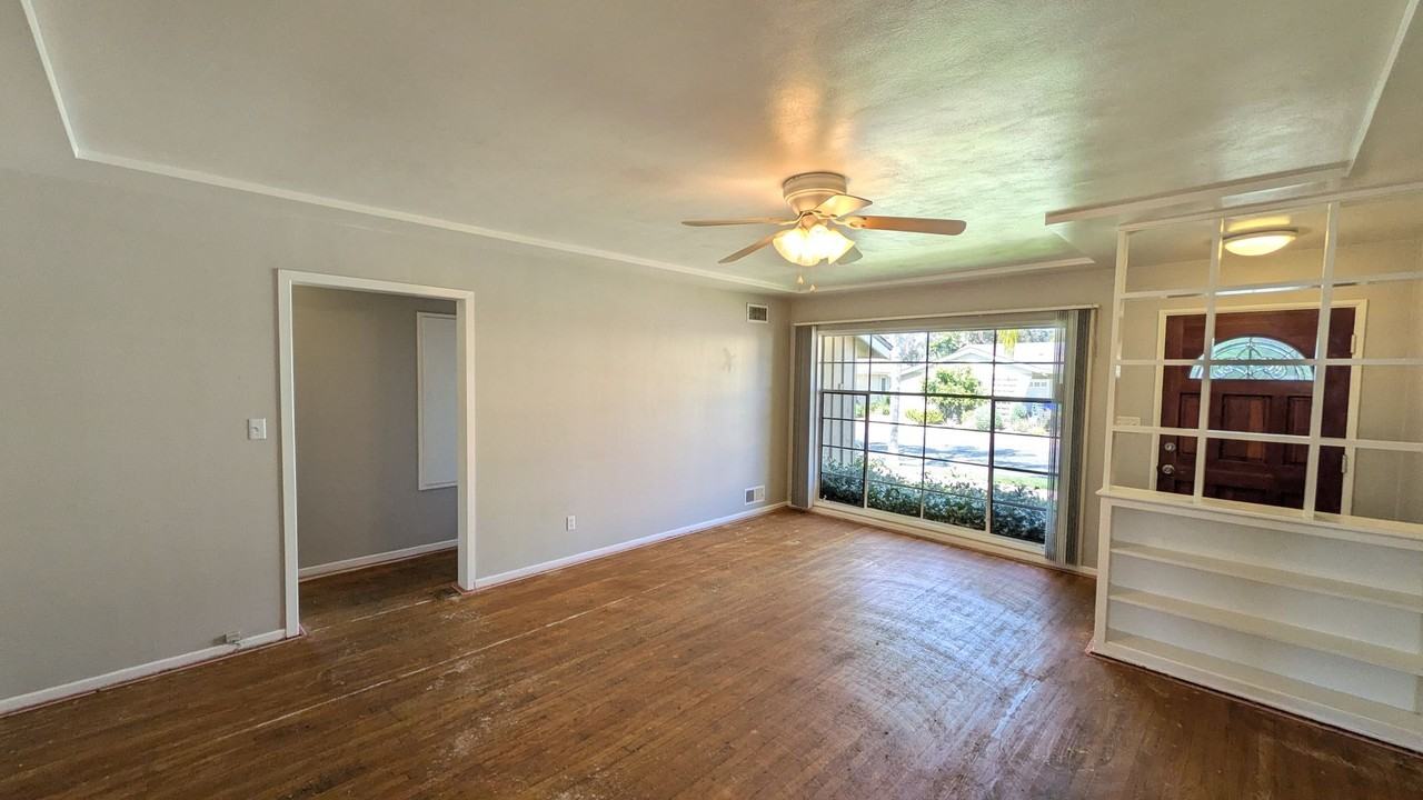 4818 59th St - Photo 5 of 34