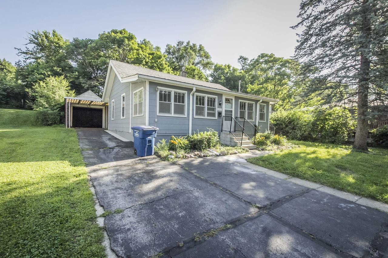 3252 Dubuque Ave - Photo 2 of 18