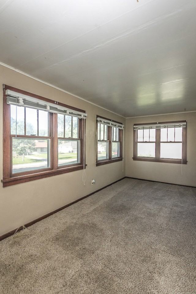 3252 Dubuque Ave - Photo 3 of 18