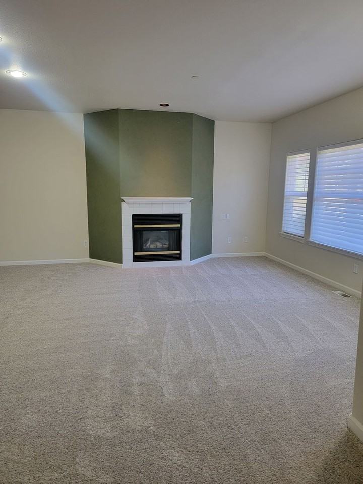 1429 Heath Ct - Photo 4 of 20