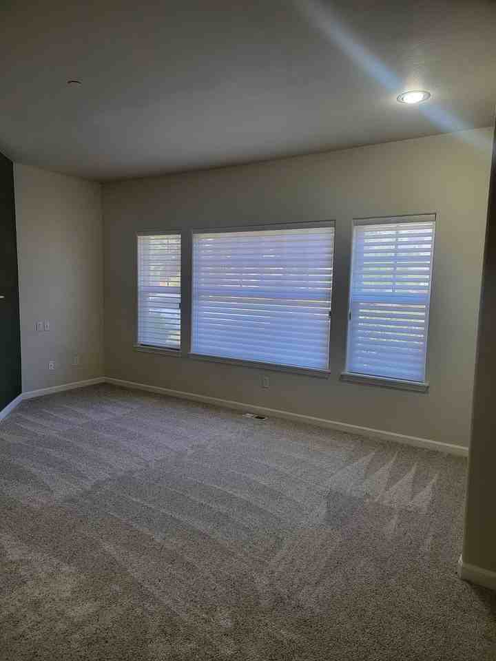 1429 Heath Ct - Photo 5 of 20