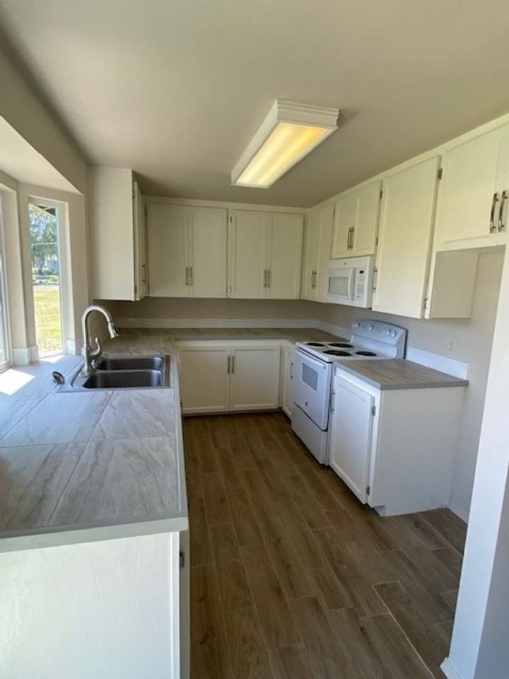 5502 Cynthia Ct - Photo 3 of 30