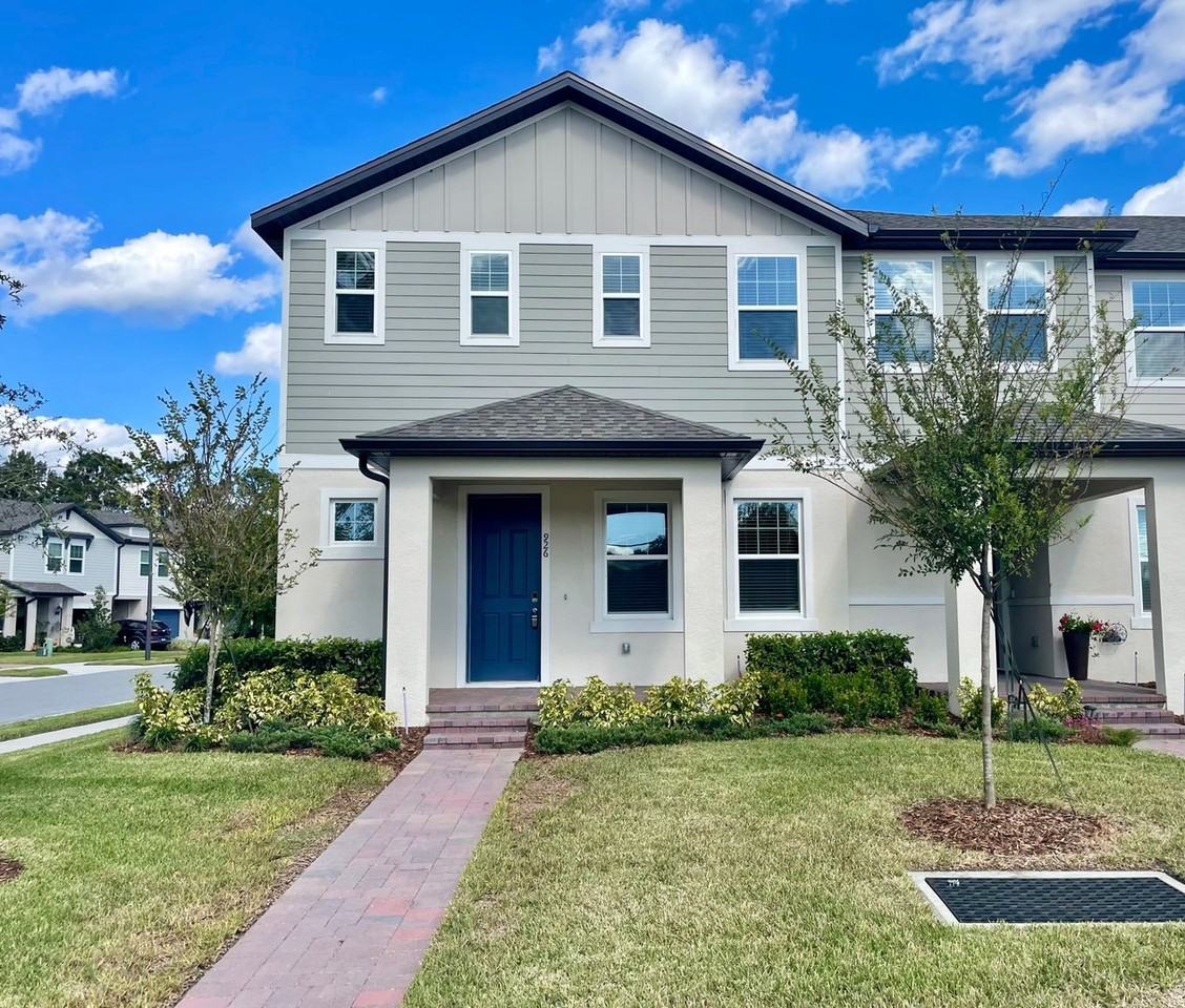 926 Legacy Winds Way