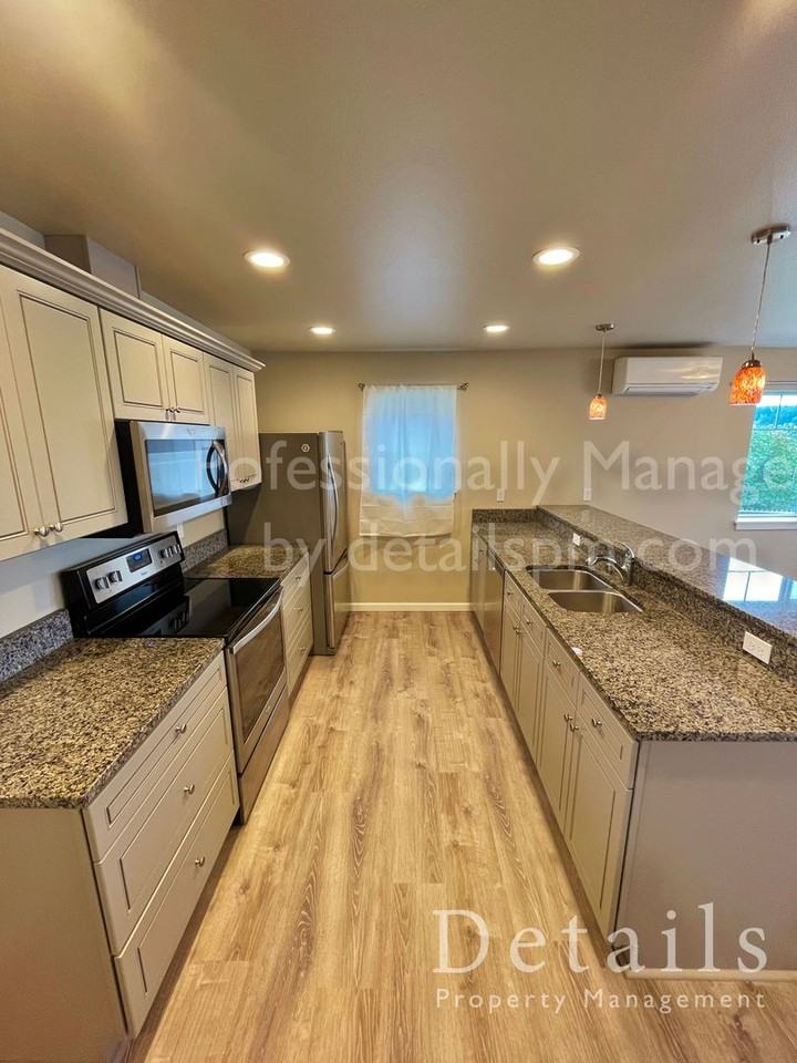 19157 3rd Ave Ne #A - Photo 7 of 21