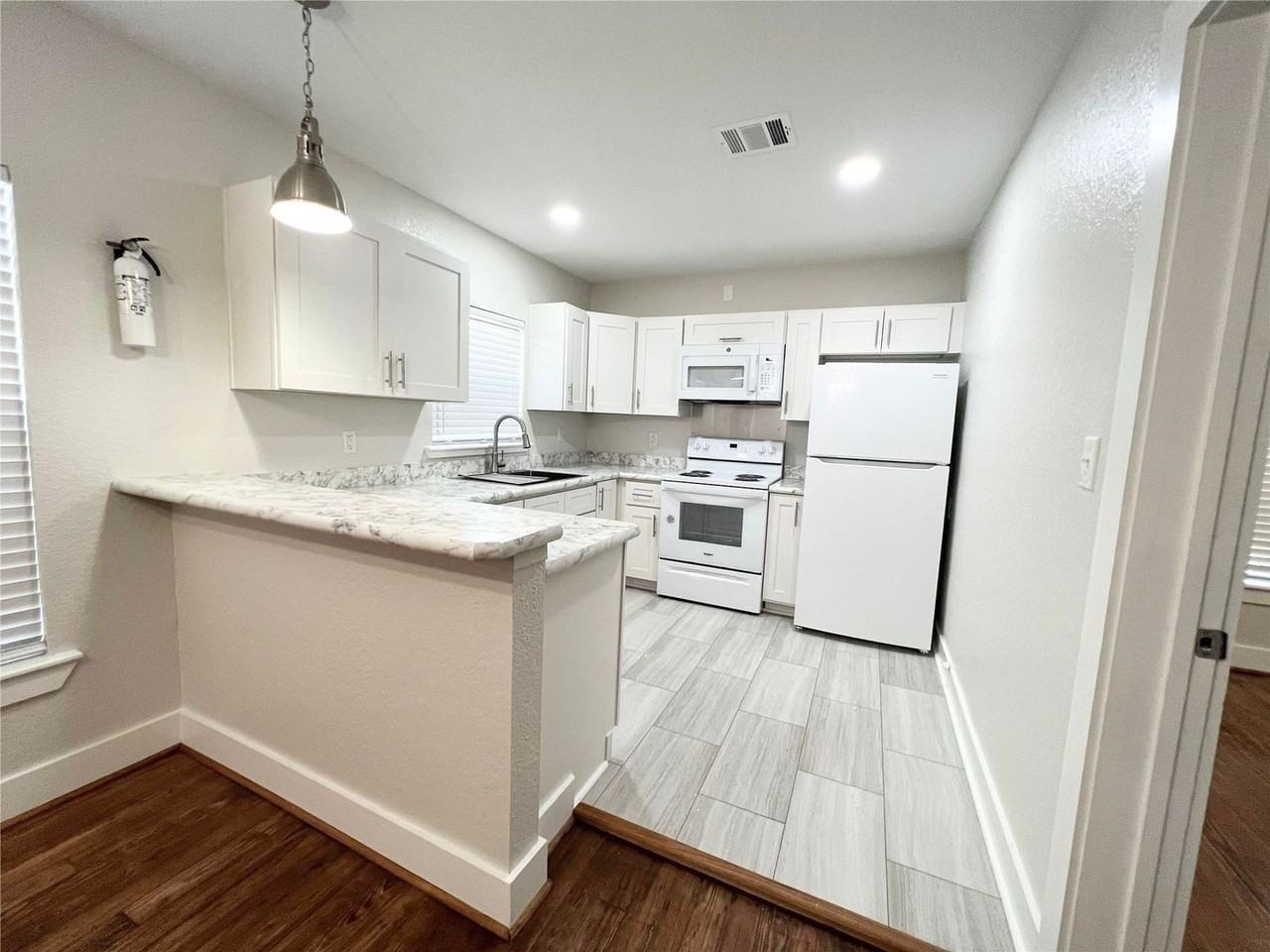 624 E Magnolia St - Photo 6 of 13
