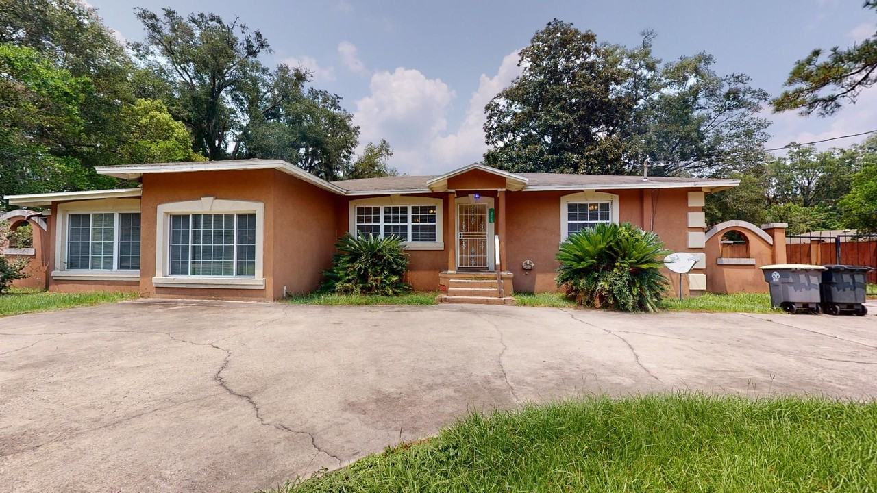 8229 Hogan Rd - Photo 2 of 32