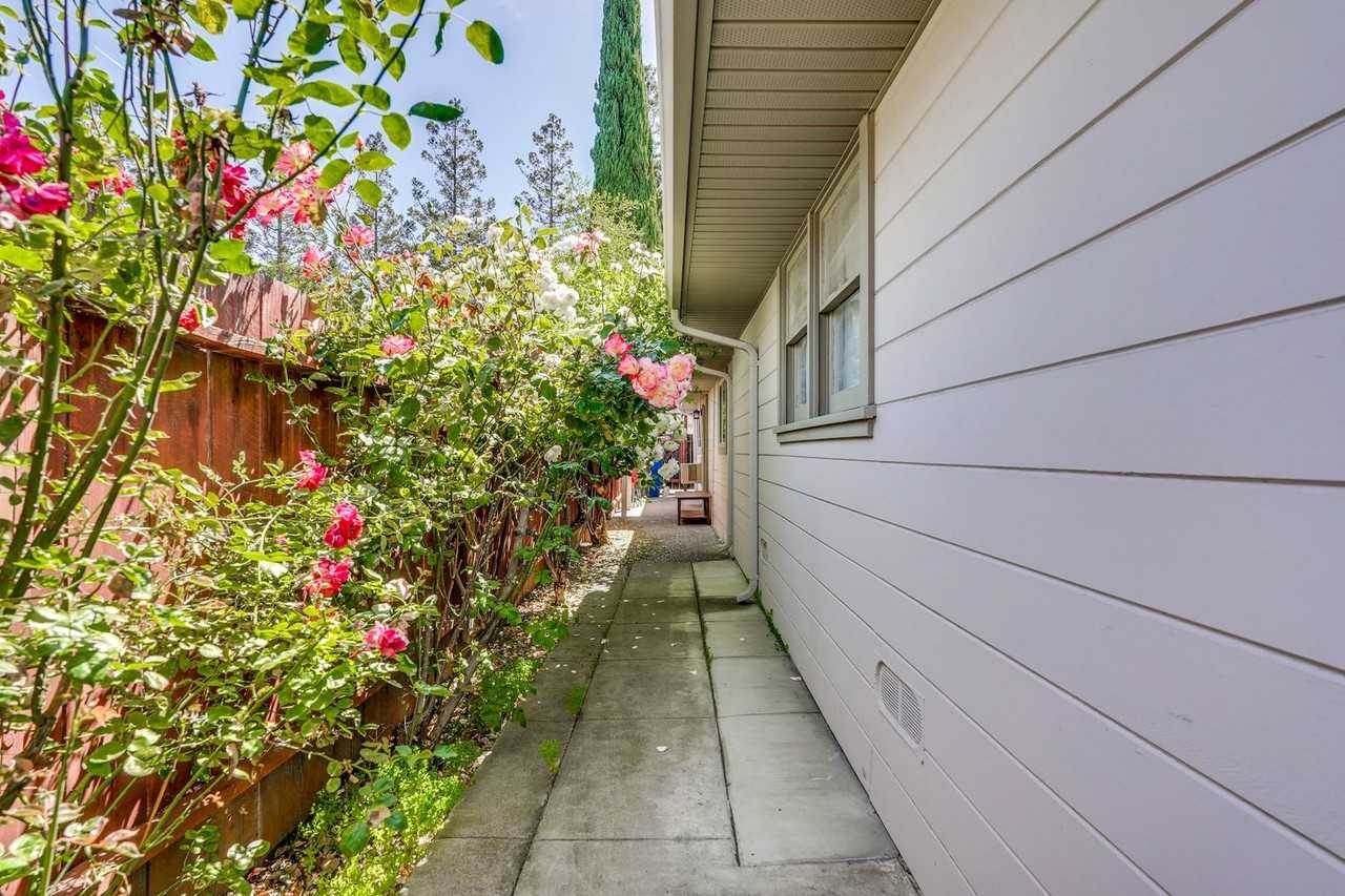 398 Harrison Ave - Photo 2 of 23