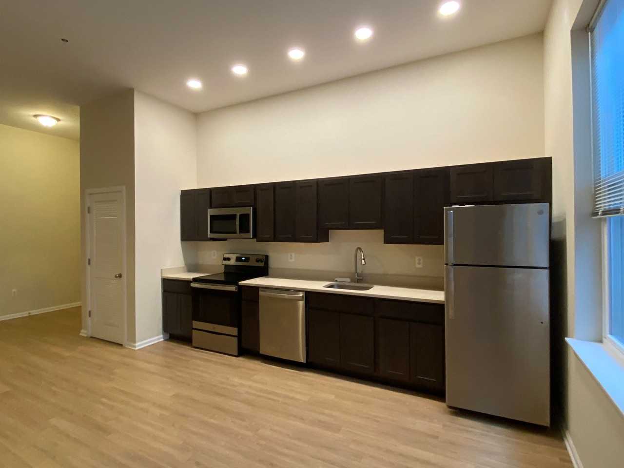 417 N Howard St - Photo 4 of 18