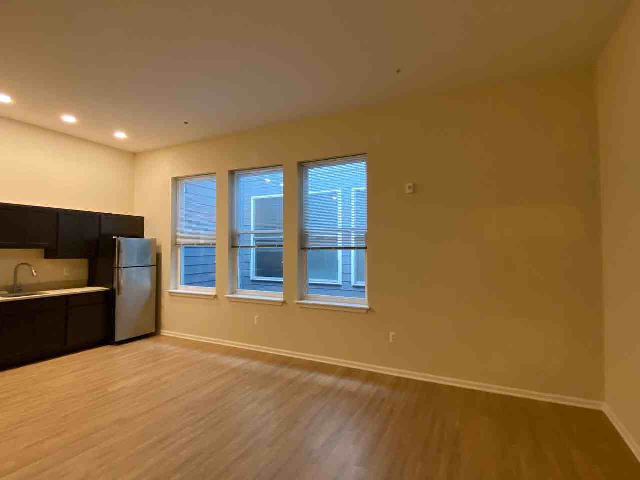 417 N Howard St - Photo 7 of 18