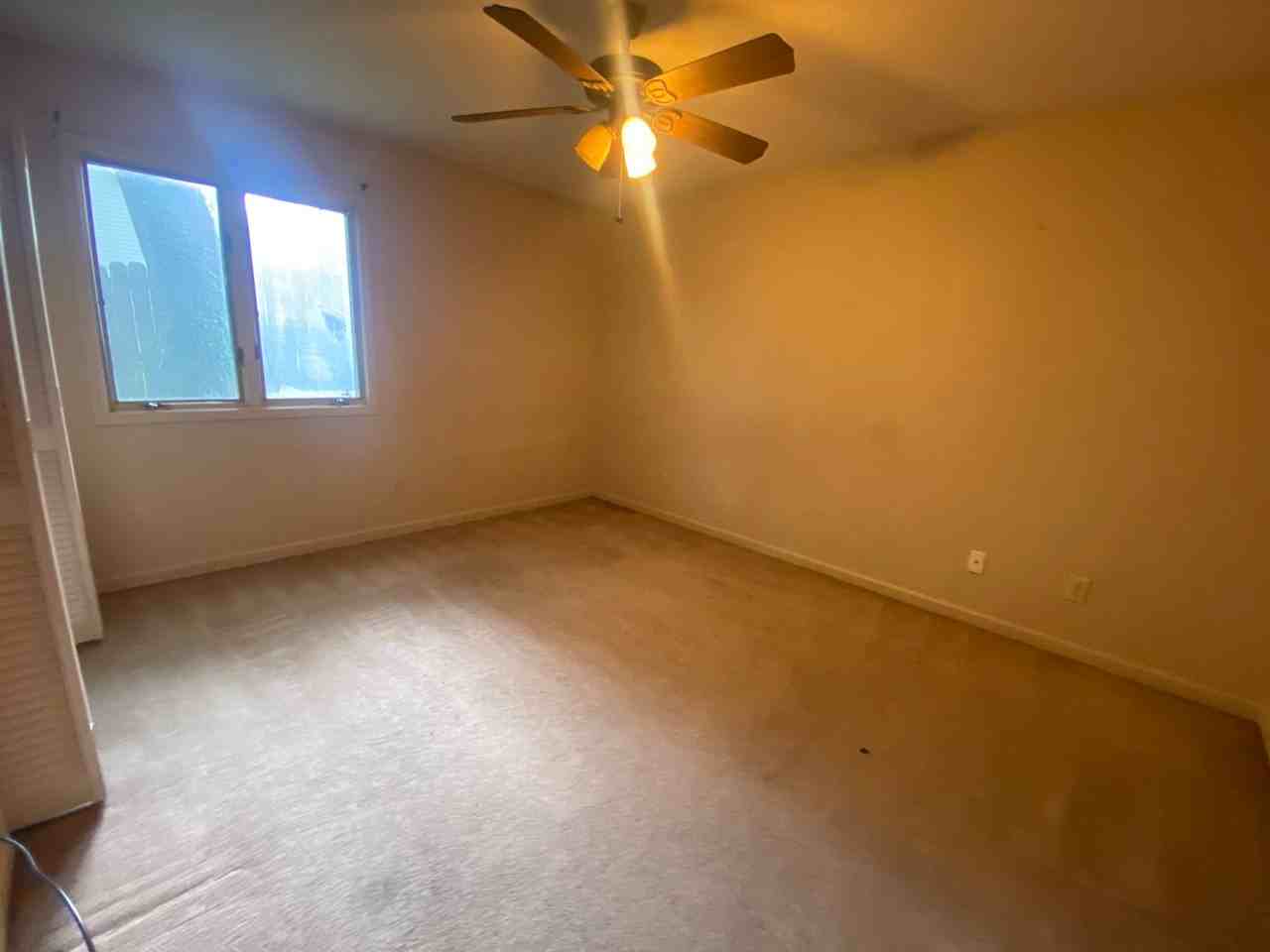 425 Steele Ave - Photo 2 of 6