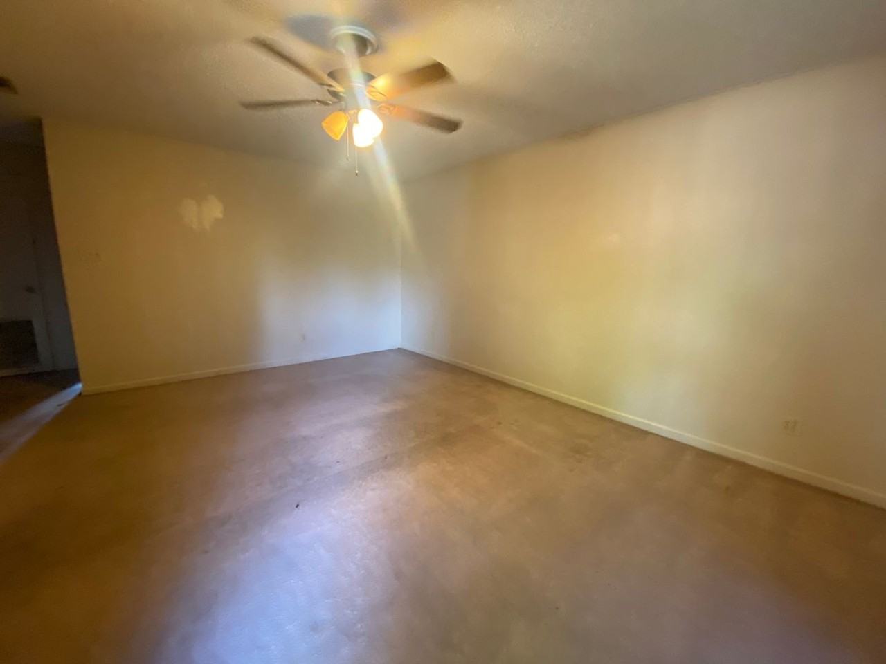 425 Steele Ave - Photo 5 of 6