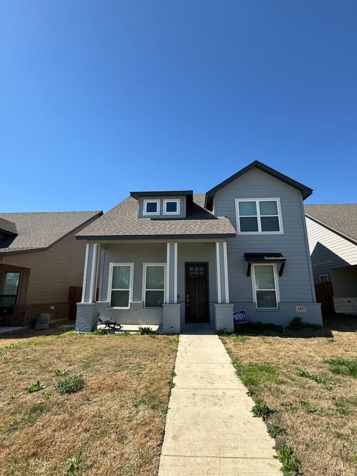 613 The Cottages Dr - Photo 2 of 3