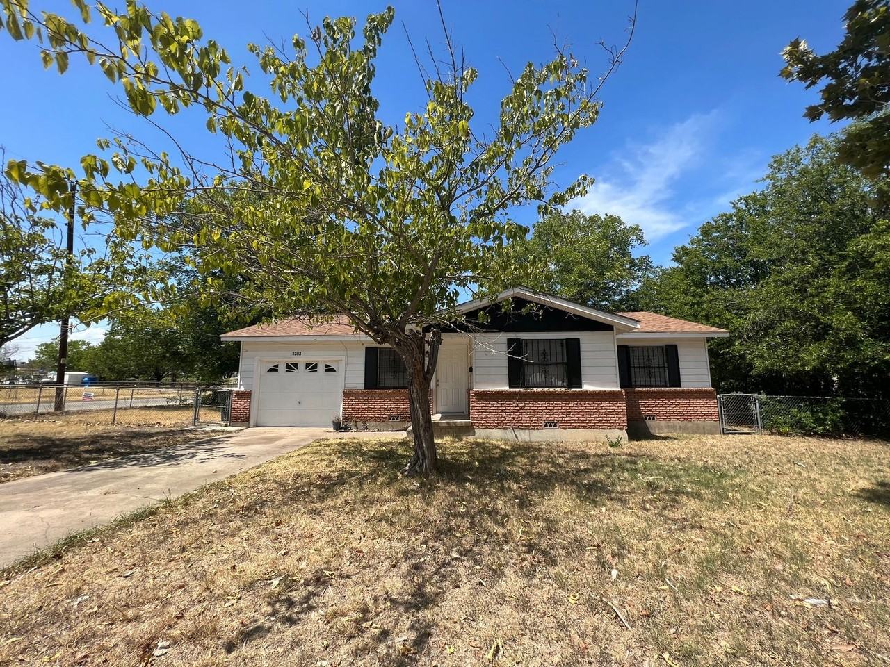 1303 Redondo Dr - Photo 2 of 17