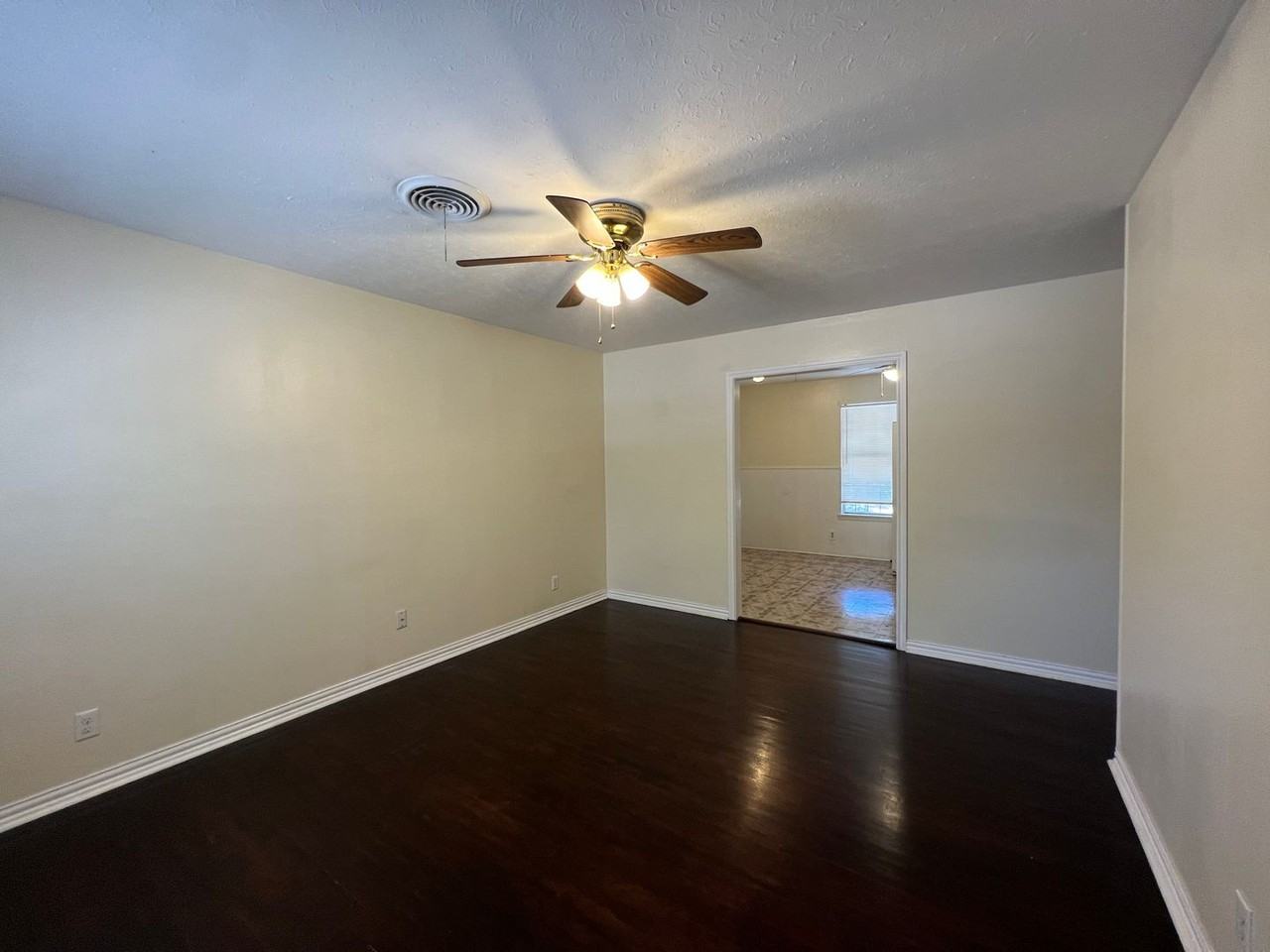 1303 Redondo Dr - Photo 5 of 17