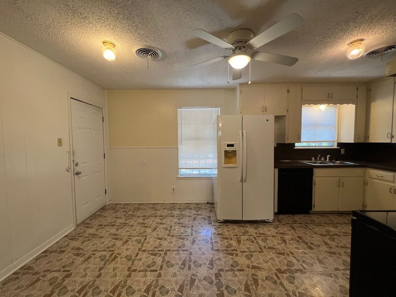 1303 Redondo Dr - Photo 7 of 17