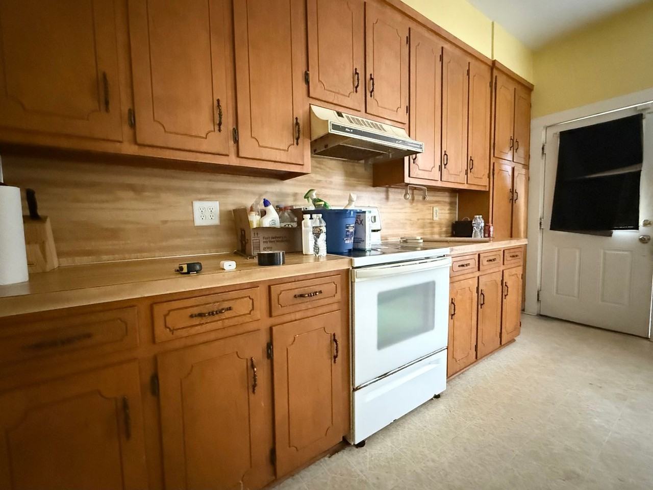 112 E Ashe St - Photo 2 of 14