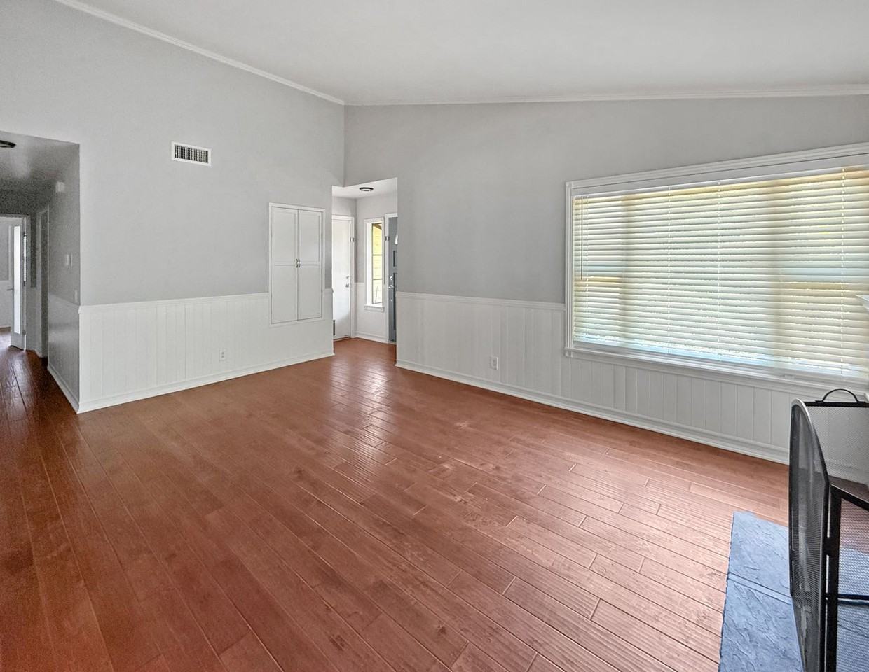 1934 Donahue Dr - Photo 3 of 25