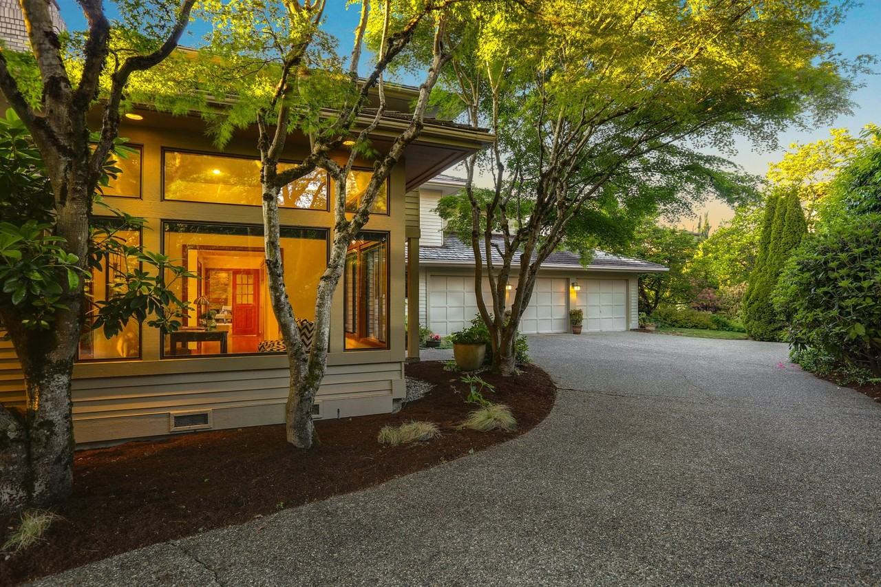 9636 Ne 30th Pl - Photo 2 of 40