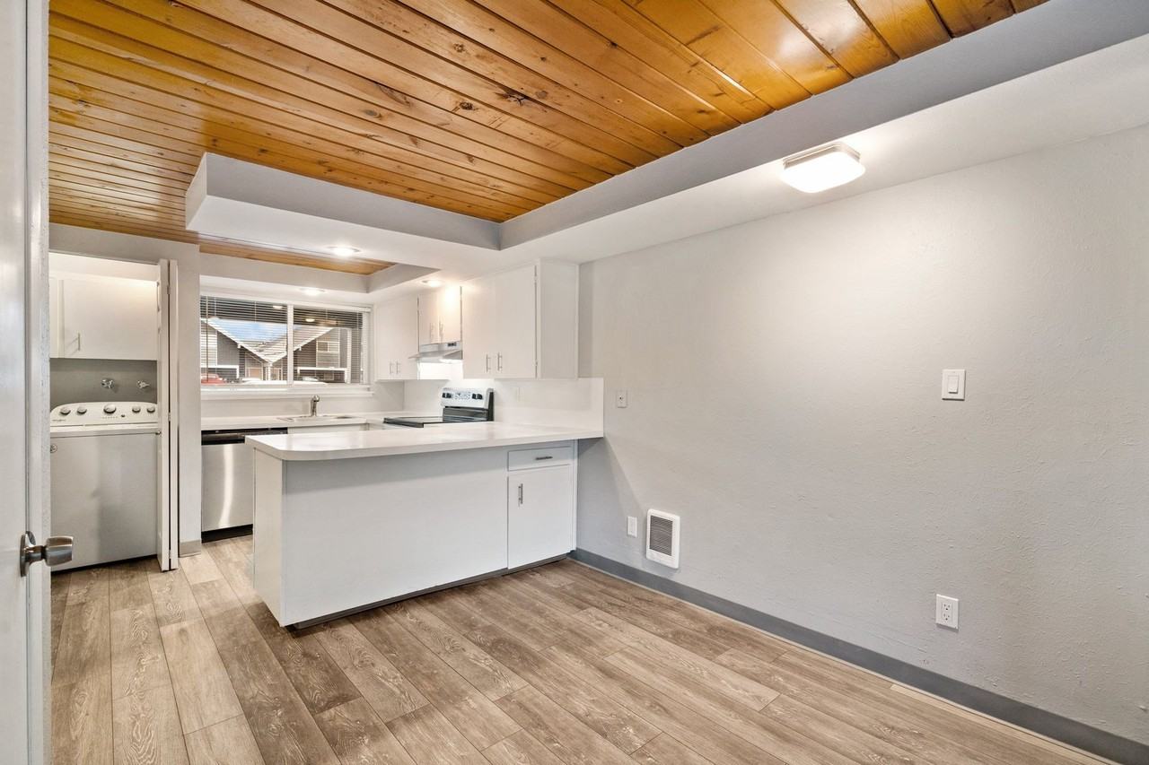 Chalet Villa Apartments - Photo 5 of 50