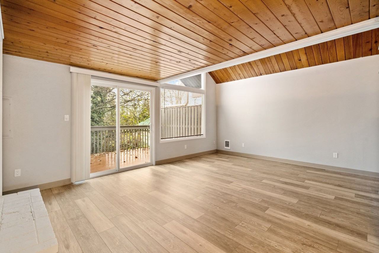 Chalet Villa Apartments - Photo 6 of 50