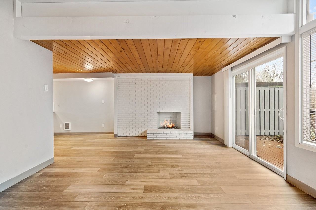 Chalet Villa Apartments - Photo 7 of 50