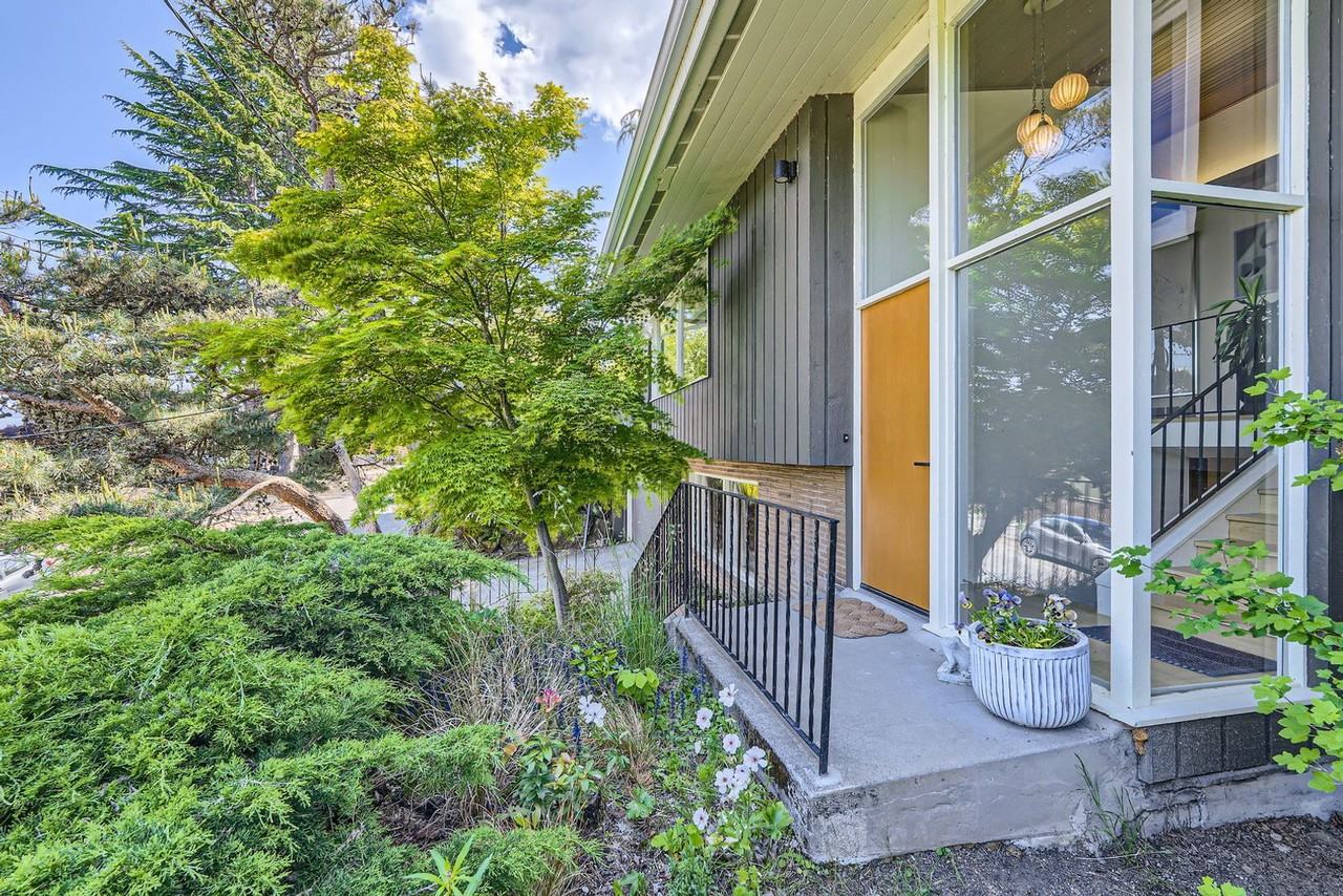 5417 S Orcas St - Photo 3 of 29