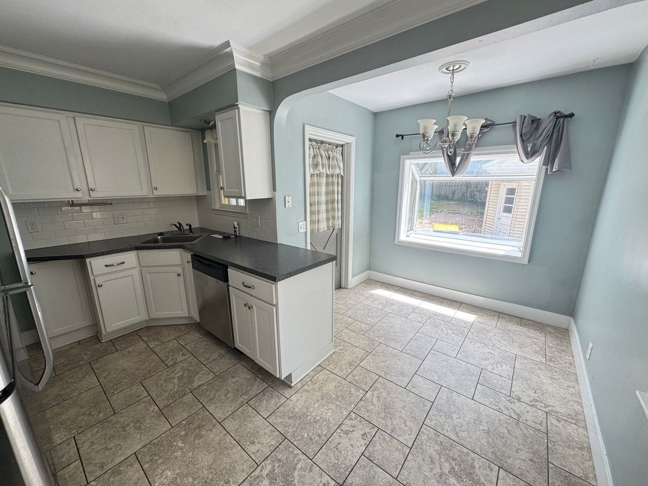 1354 Johnston St Se - Photo 2 of 43
