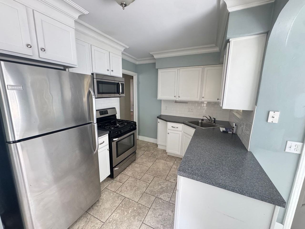 1354 Johnston St Se - Photo 3 of 43