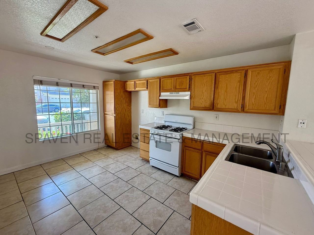 7689 Canberra Way - Photo 3 of 19