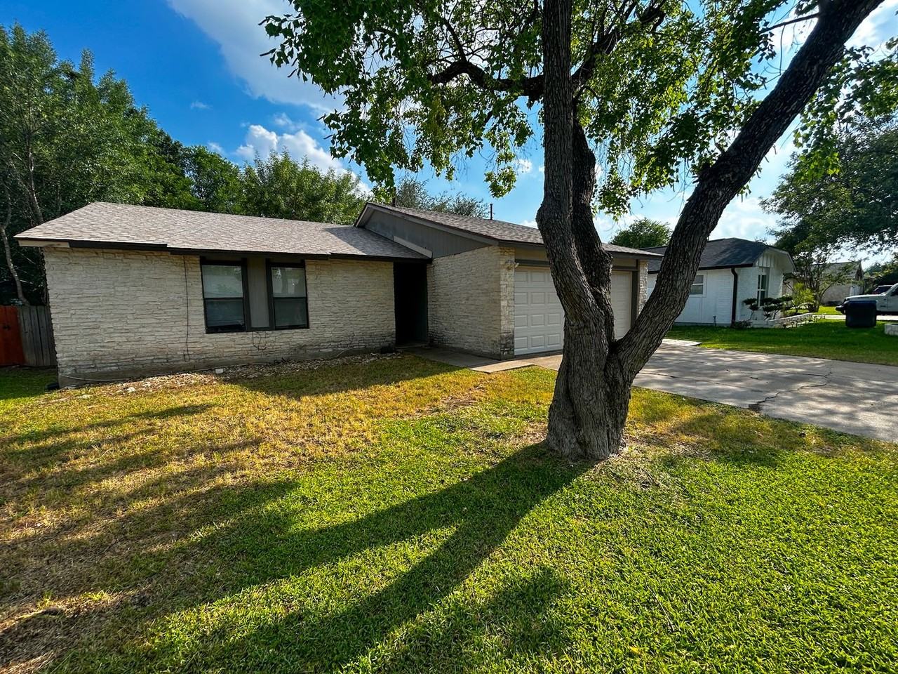 1409 Beth Ln - Photo 2 of 23