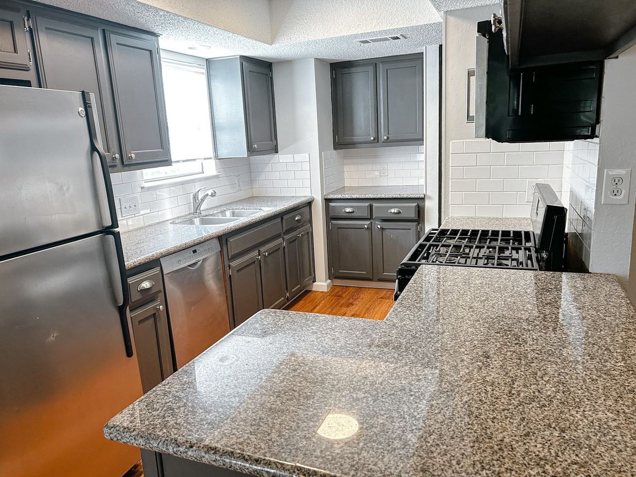 1409 Beth Ln - Photo 3 of 23