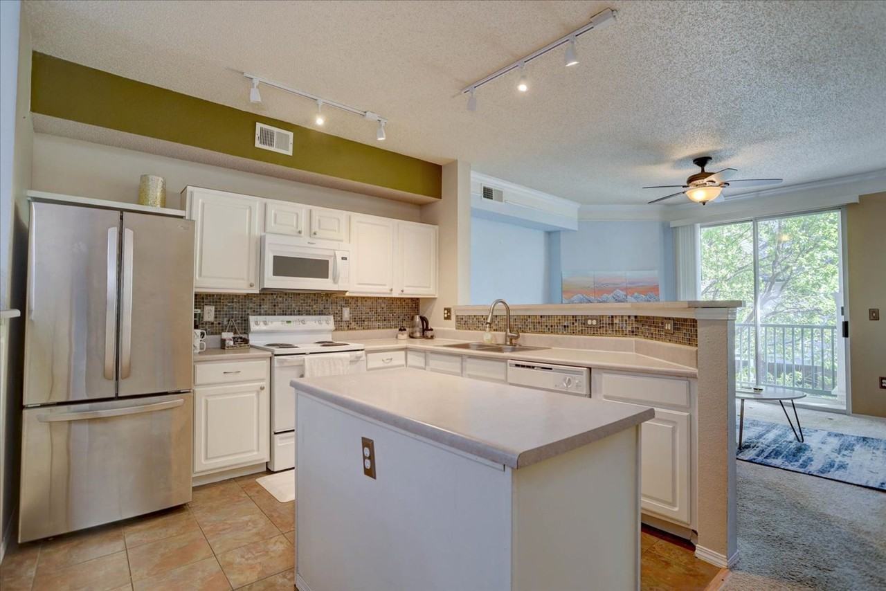 1849 Spaulding Cir - Photo 3 of 23