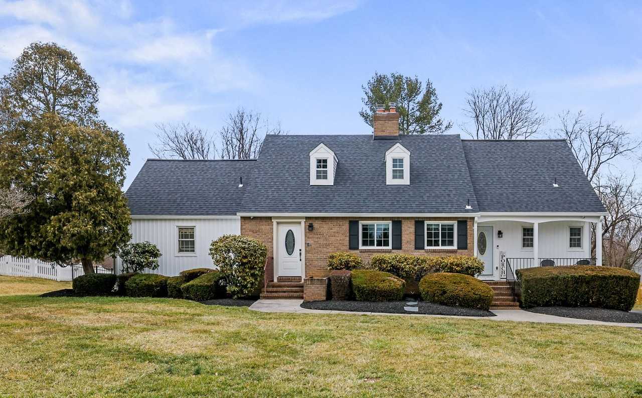 731 W Country Club Dr - Photo 2 of 39