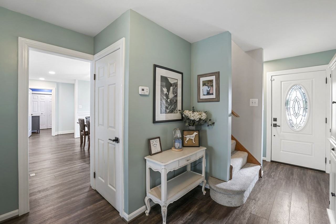 731 W Country Club Dr - Photo 3 of 39