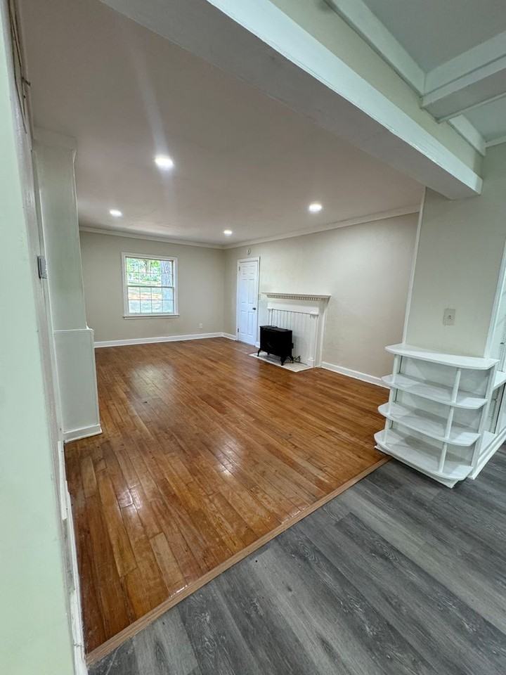 2818 Mallory St - Photo 4 of 16