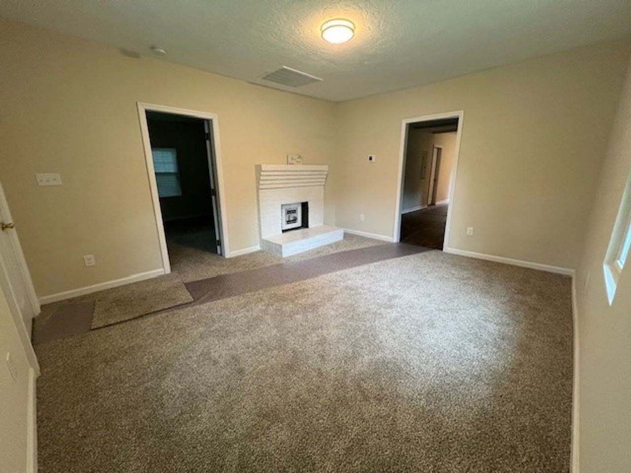 124 West St - Photo 3 of 9