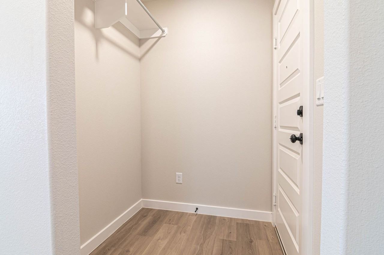 6004 Kingsville St - Photo 4 of 28