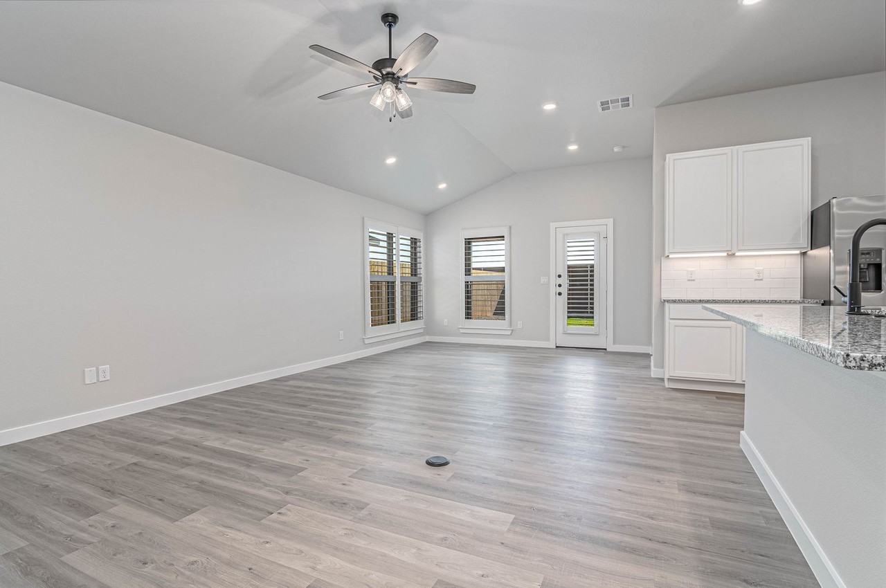 6004 Kingsville St - Photo 5 of 28