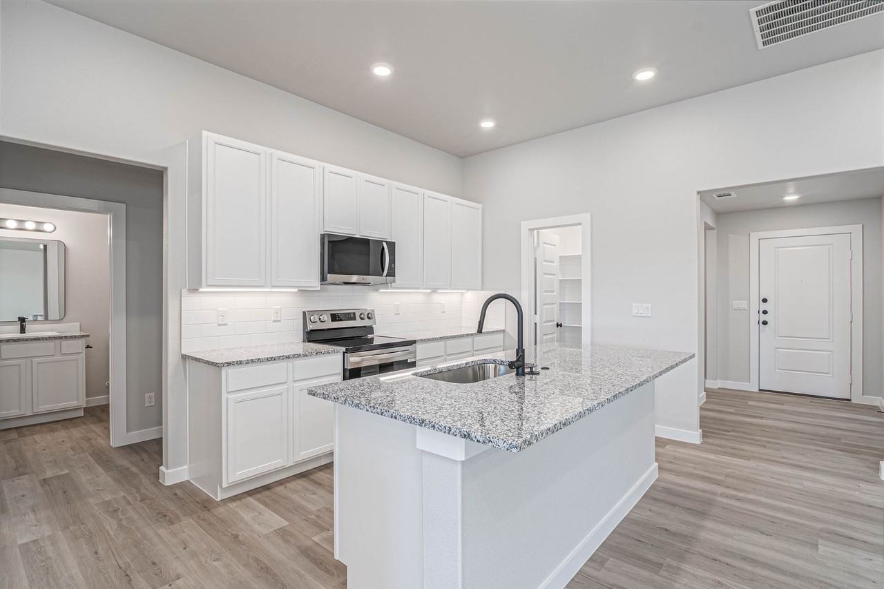 6004 Kingsville St - Photo 6 of 28
