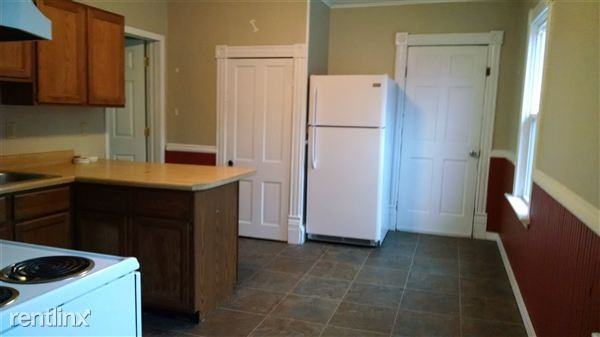 150 W Superior St - Photo 2 of 8