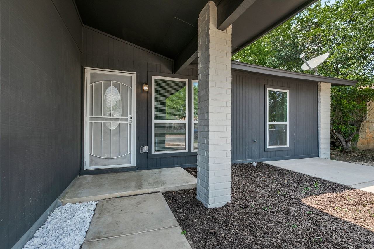 819 Spring Park St - Photo 3 of 25