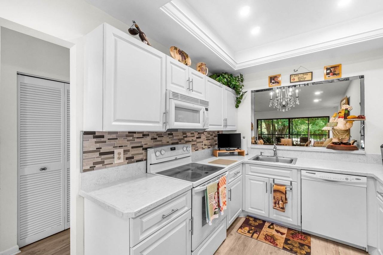 5087 Oak Hill Ln - Photo 2 of 18