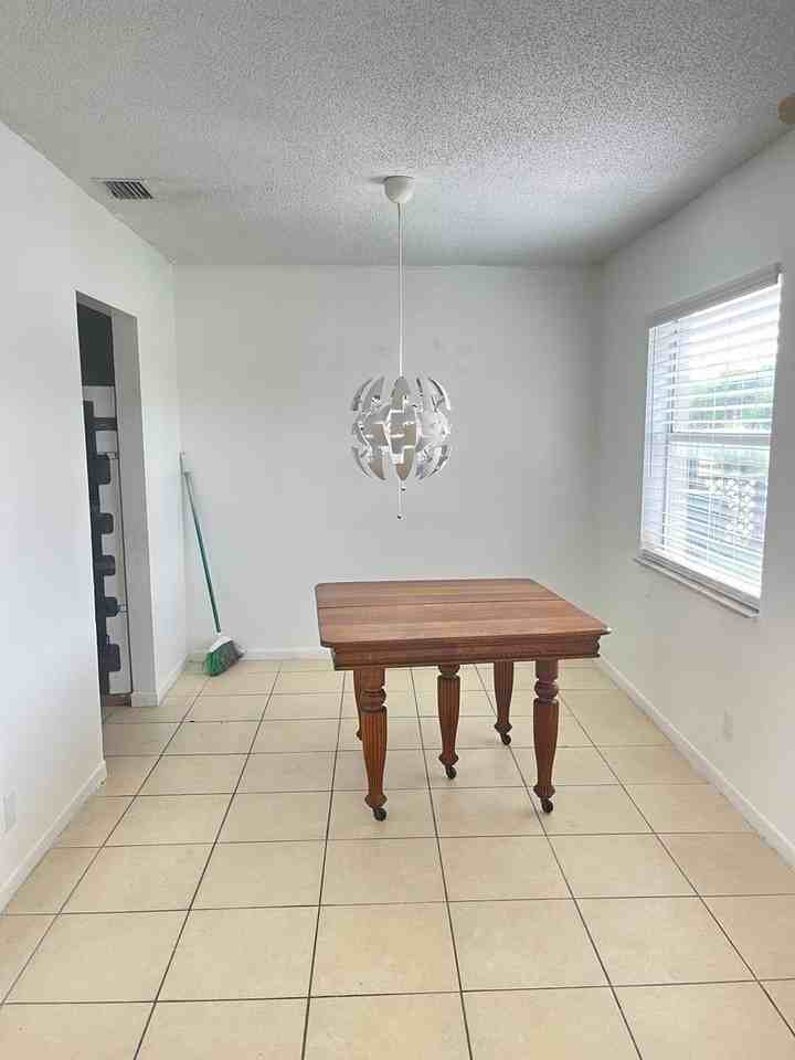 6040 N Dixie Hwy - Photo 2 of 9