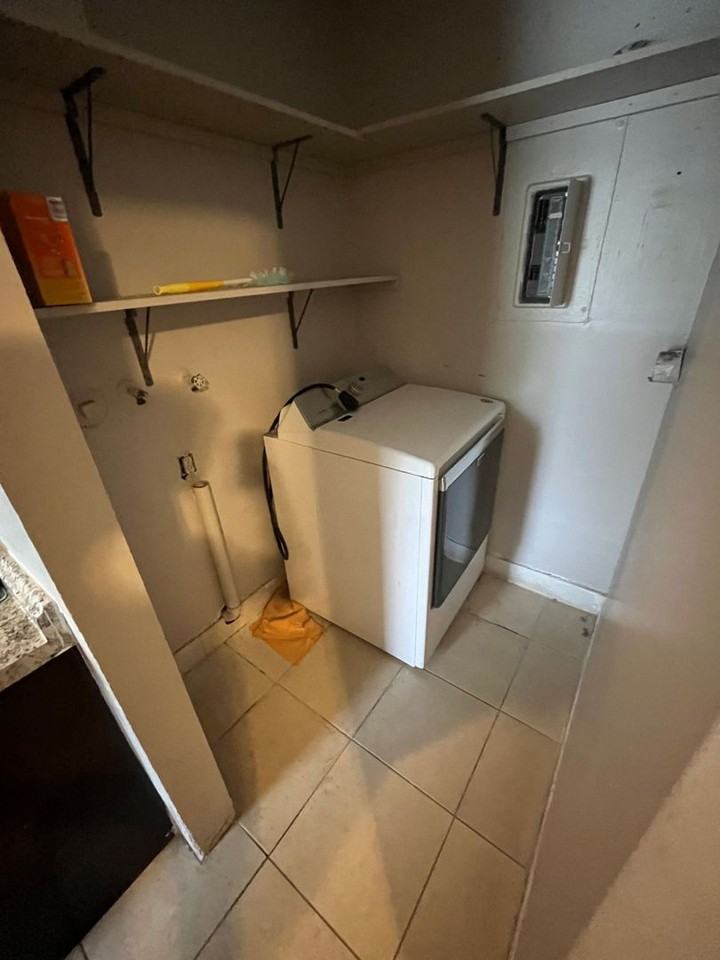 6040 N Dixie Hwy - Photo 5 of 9