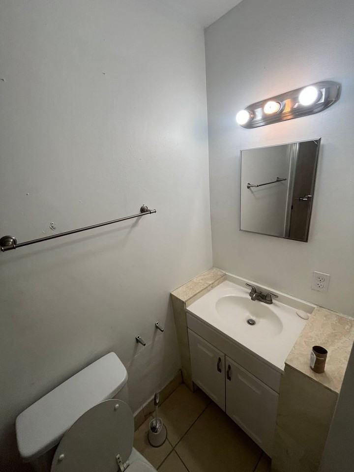 6040 N Dixie Hwy - Photo 6 of 9