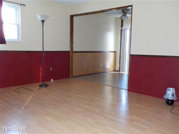 204 Bloomingdale St - Photo 2 of 18