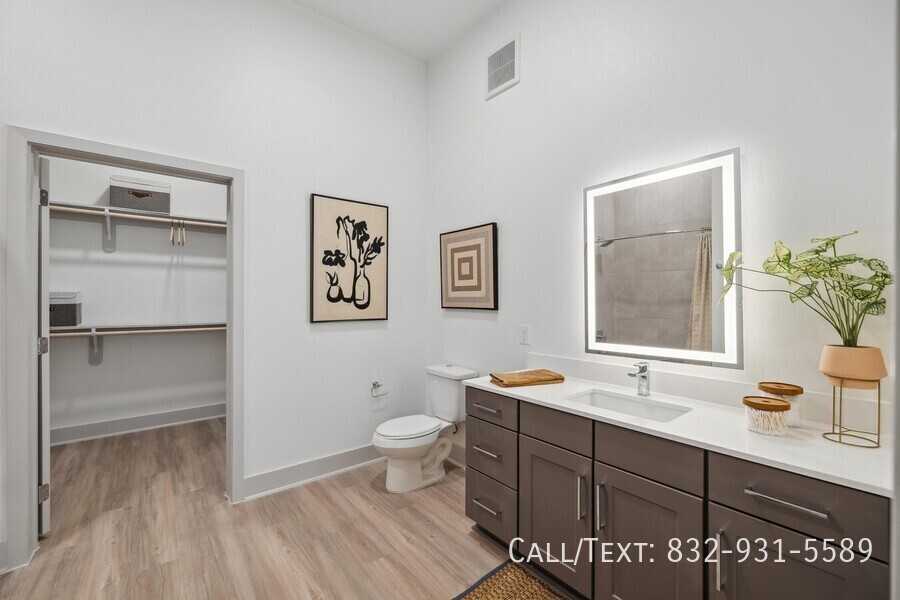 4601 N Main St #ASH - Photo 4 of 12