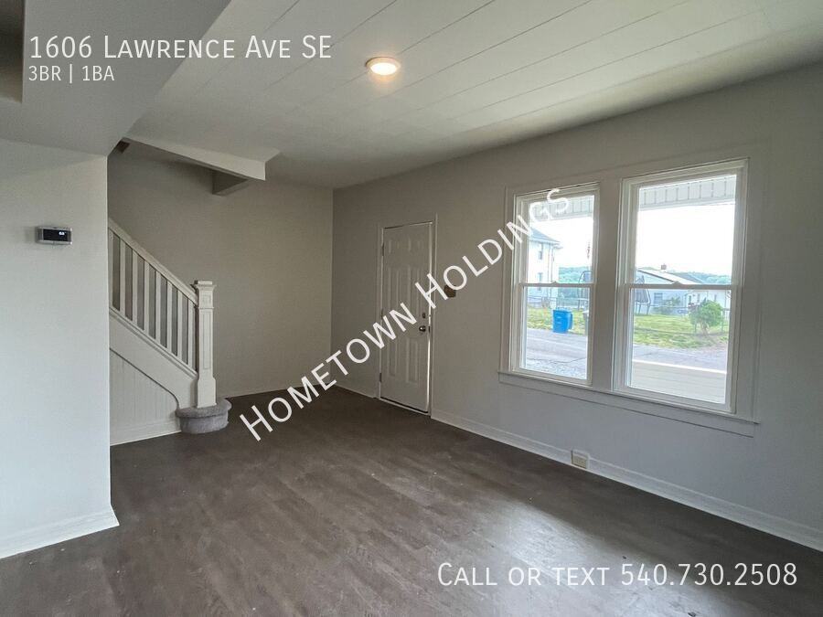 1606 Lawrence Ave Se - Photo 2 of 11