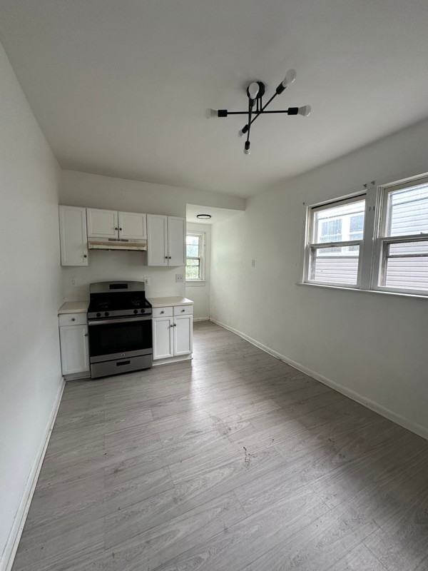 1035 Morris St - Photo 2 of 9