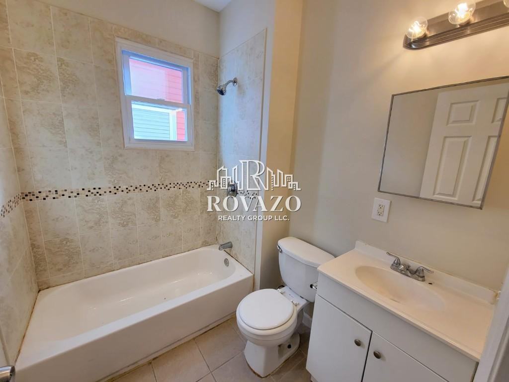 94 11th Ave W #3 - Photo 3 of 8